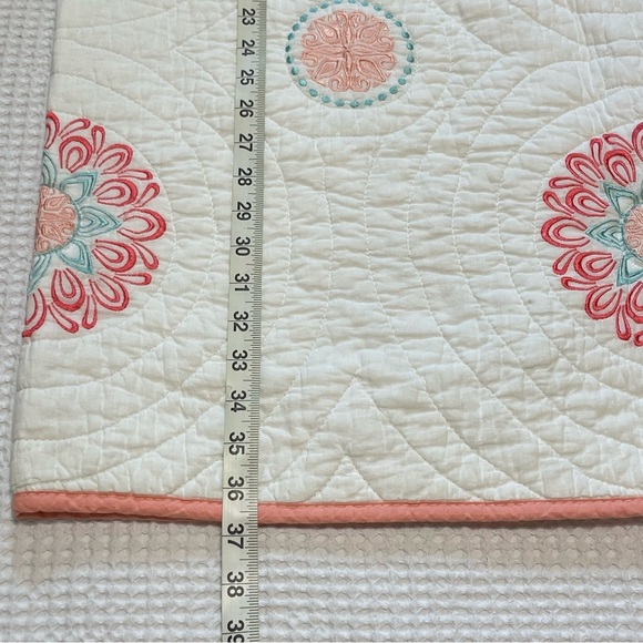 Levtex Baby Crib Embroidered Quilt Blanket EUC - Picture 7 of 8